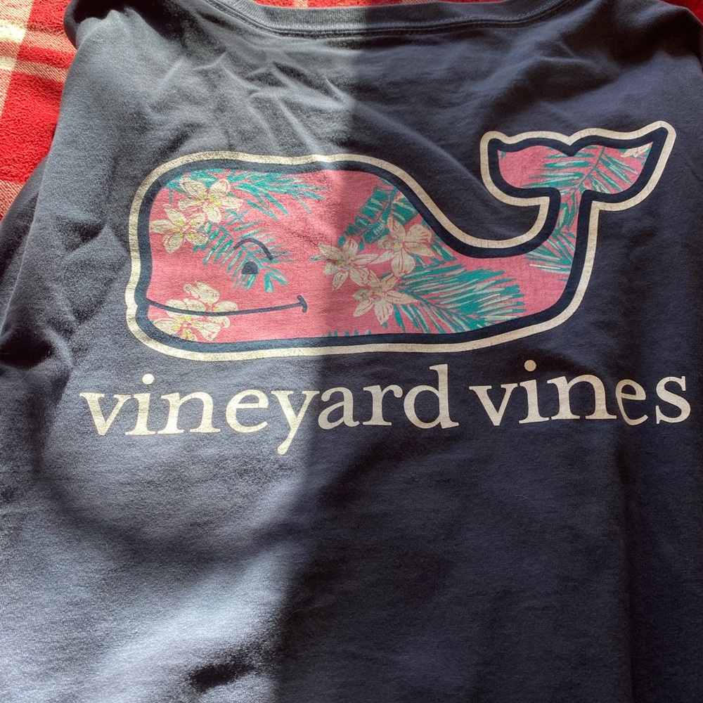 Vineyard Vines Navy men’s Whale Graphic Tee